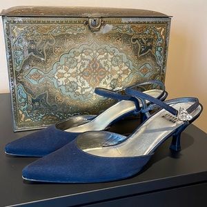 Stuart Weitzman navy blue satin kitten heels pumps crystal strap 7.5 M shoes